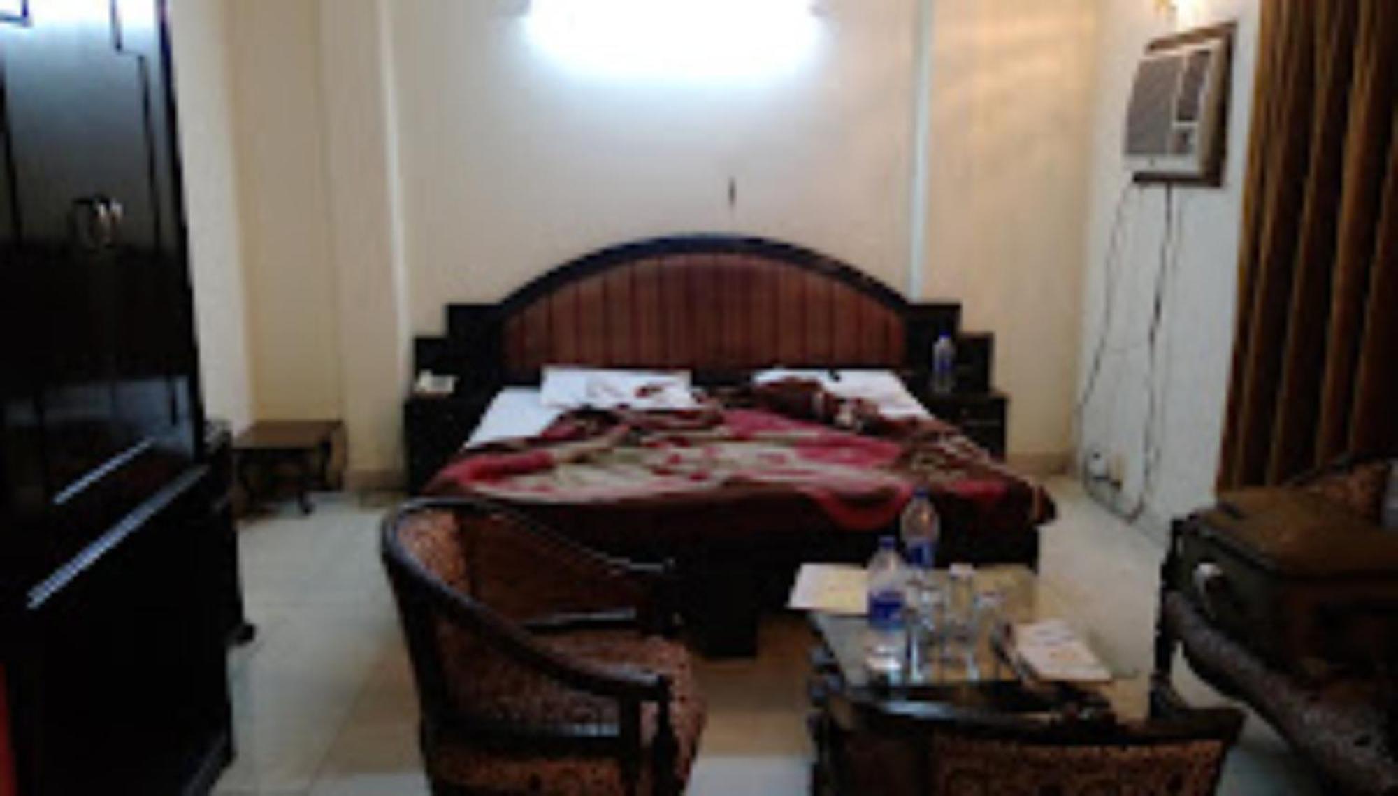 Hotel Punjab , Saharanpur Bagian luar foto